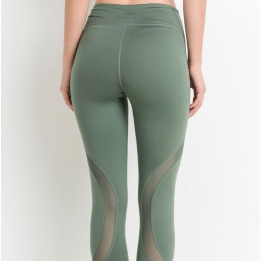 Mono B Athletic Capri ❗️2 Left: M | L ❗️ - Picture 2 of 7